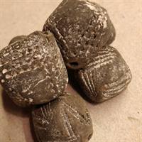 6 gamle Afrikanske ler perler.